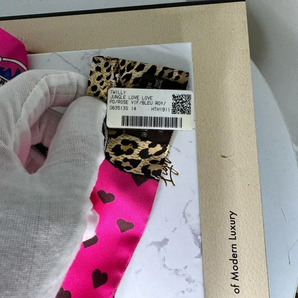 HERMES Silk Jungle Love Twilly Rose Vif Blue Roy - Picture 6 of 7